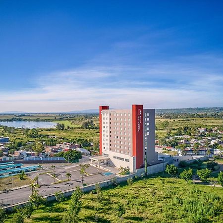 Fiesta Inn Suites Aeropuerto Del Bajio Silao Eksteriør bilde