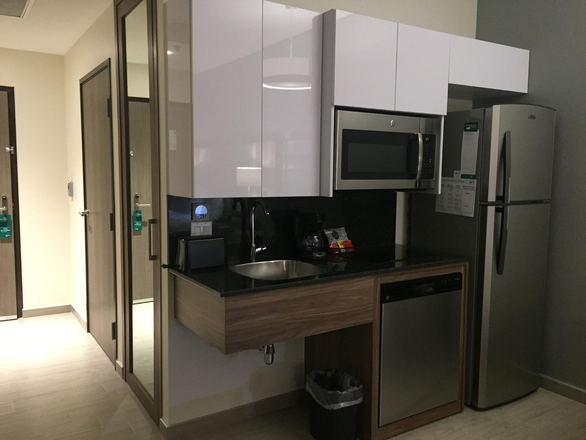 Fiesta Inn Suites Aeropuerto Del Bajio Silao Eksteriør bilde