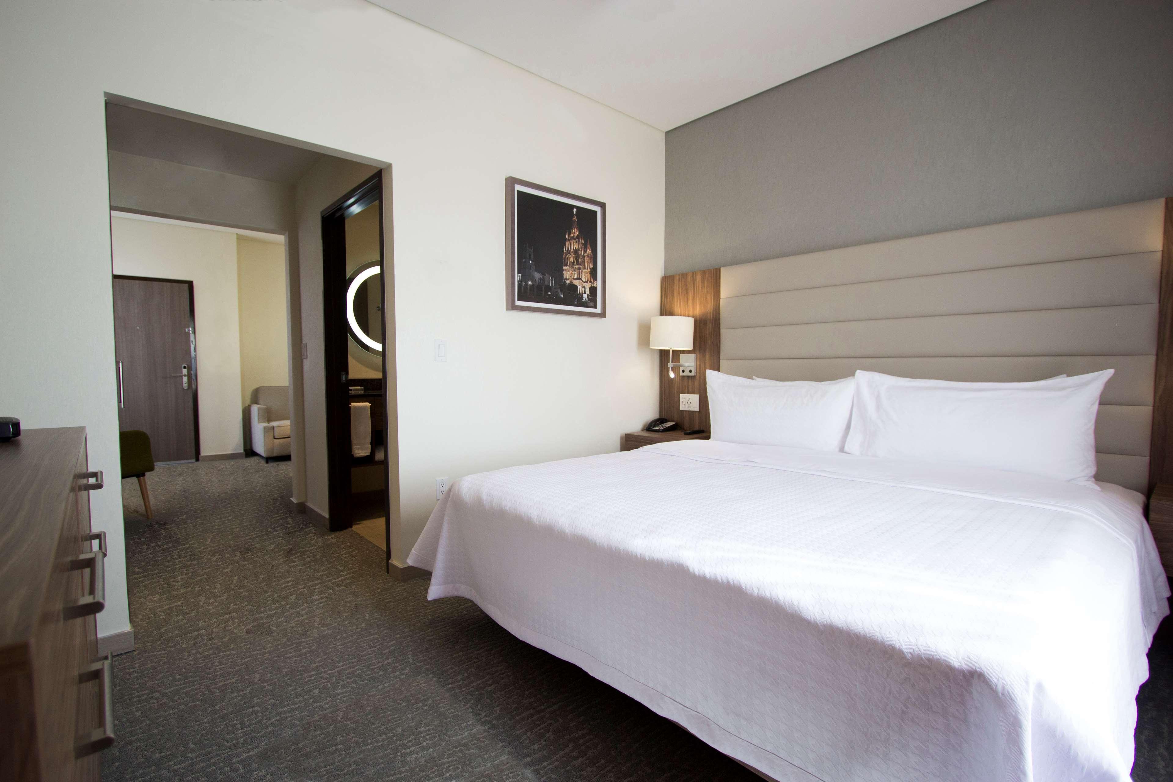 Fiesta Inn Suites Aeropuerto Del Bajio Silao Eksteriør bilde