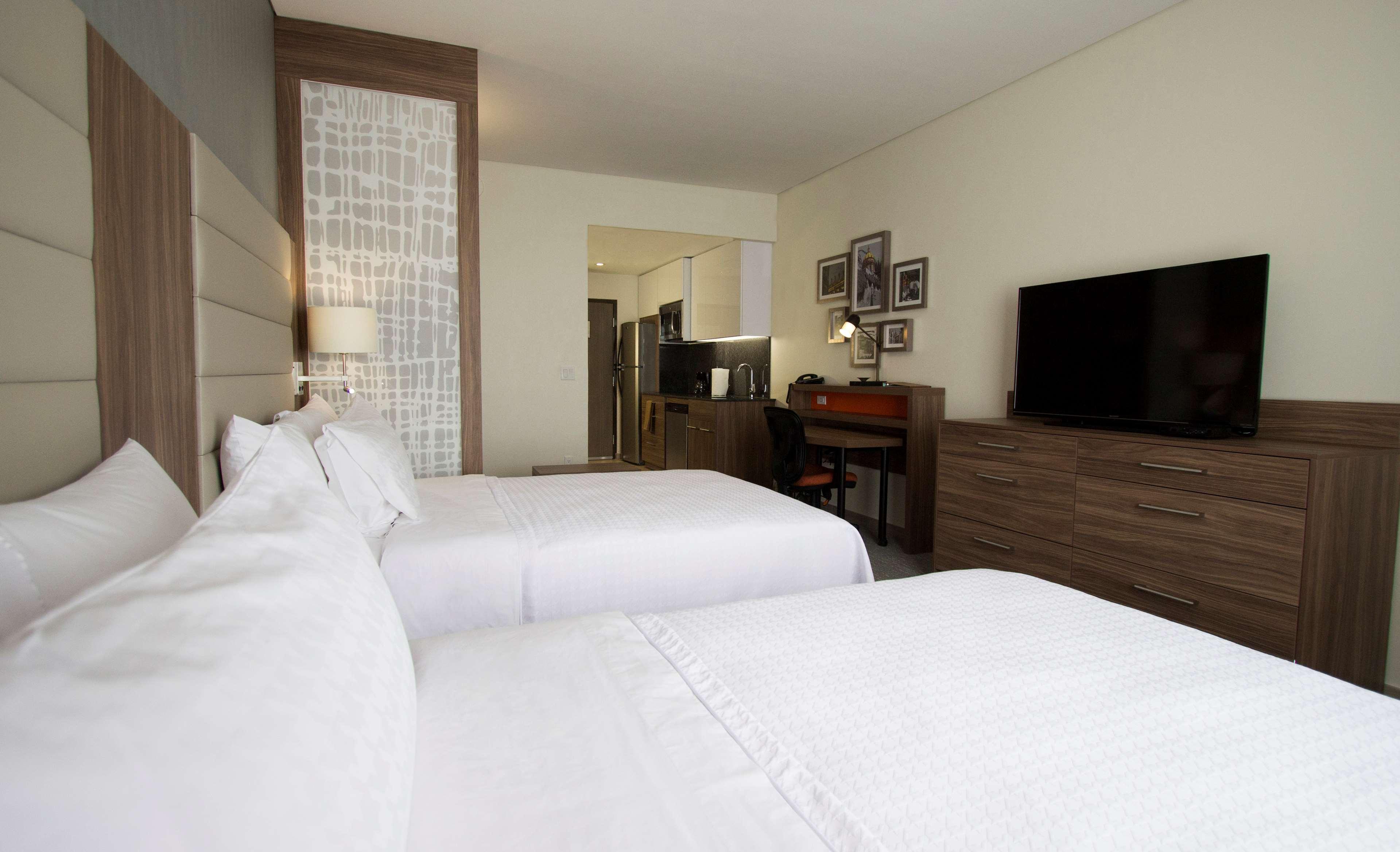 Fiesta Inn Suites Aeropuerto Del Bajio Silao Eksteriør bilde