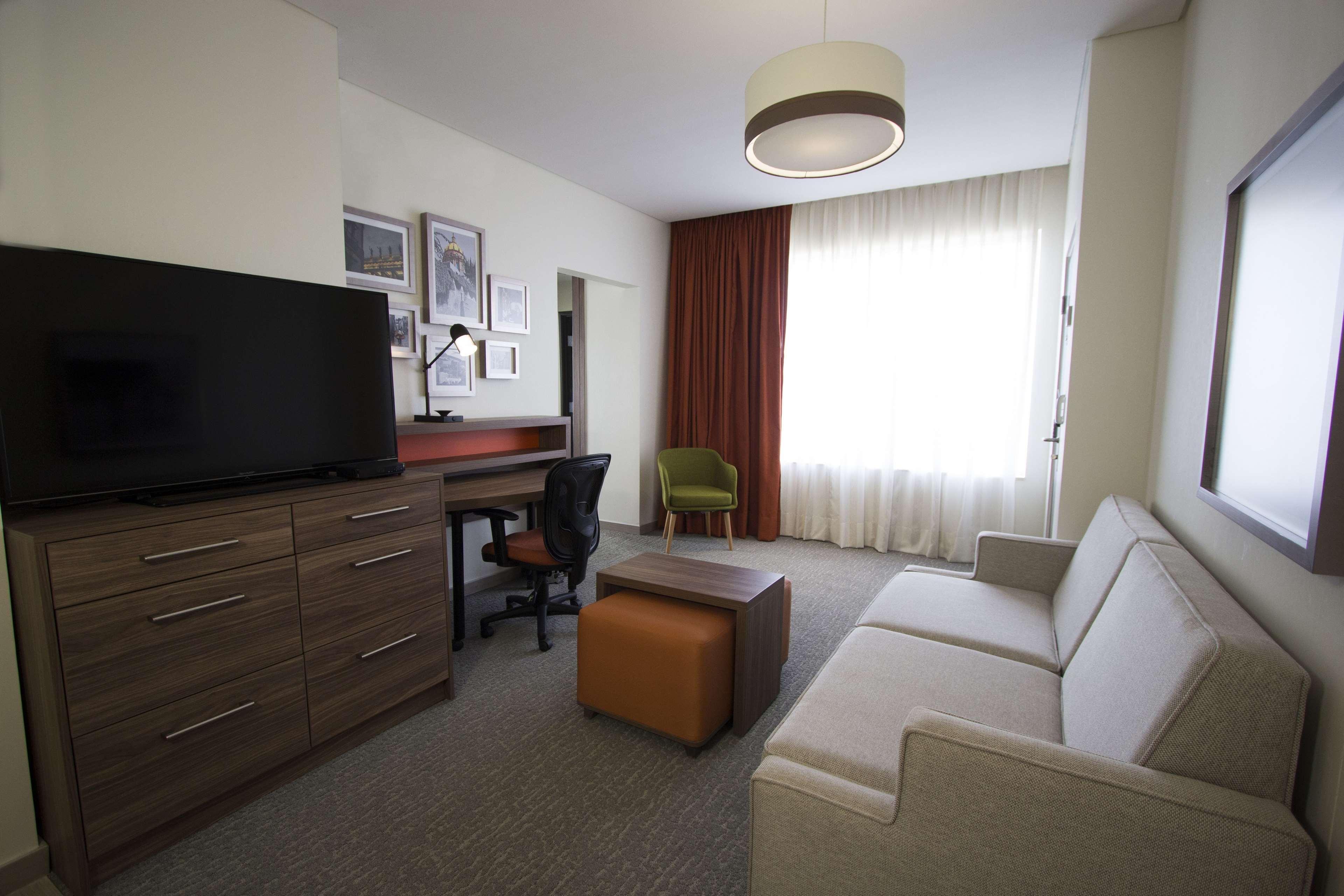 Fiesta Inn Suites Aeropuerto Del Bajio Silao Eksteriør bilde