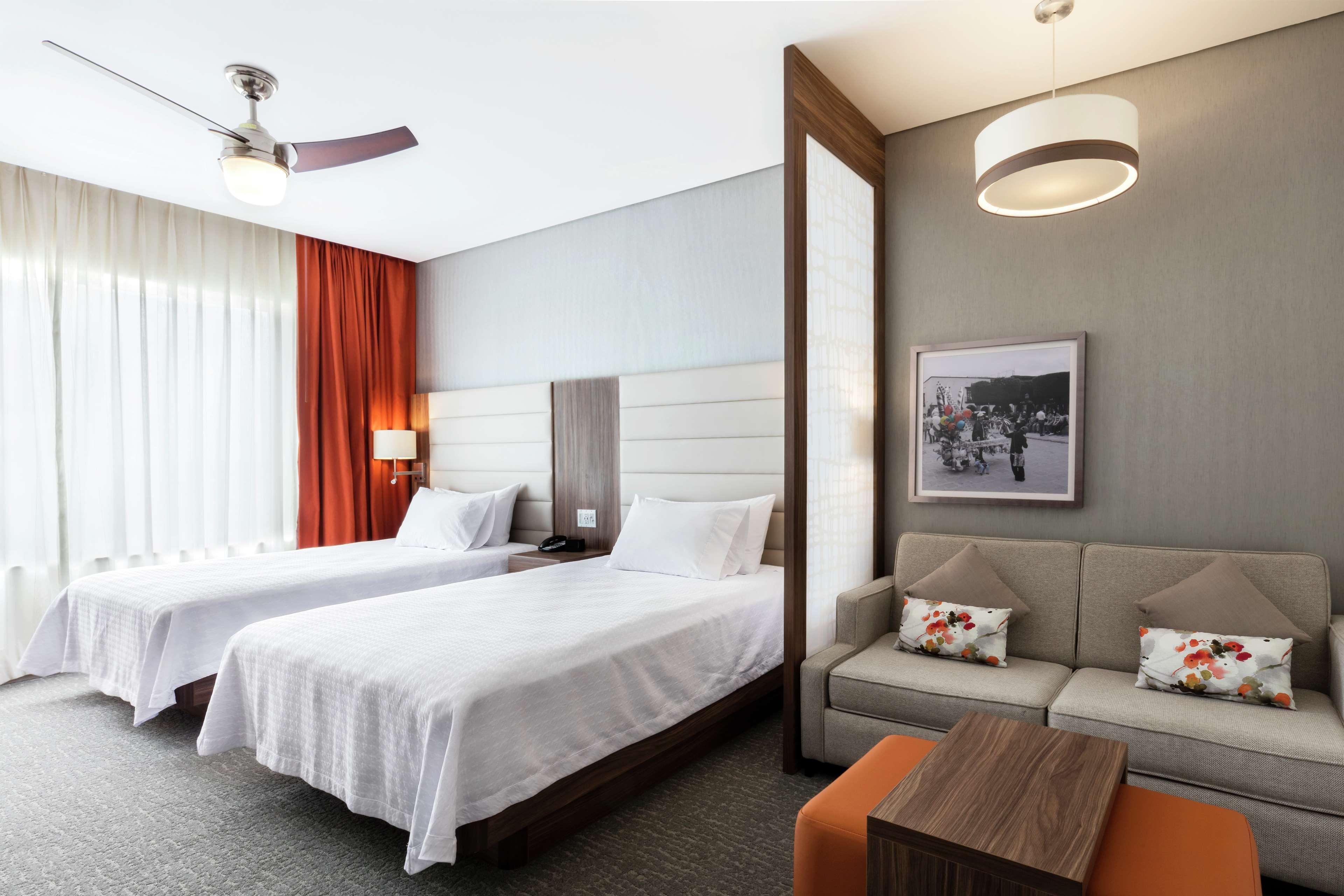 Fiesta Inn Suites Aeropuerto Del Bajio Silao Eksteriør bilde