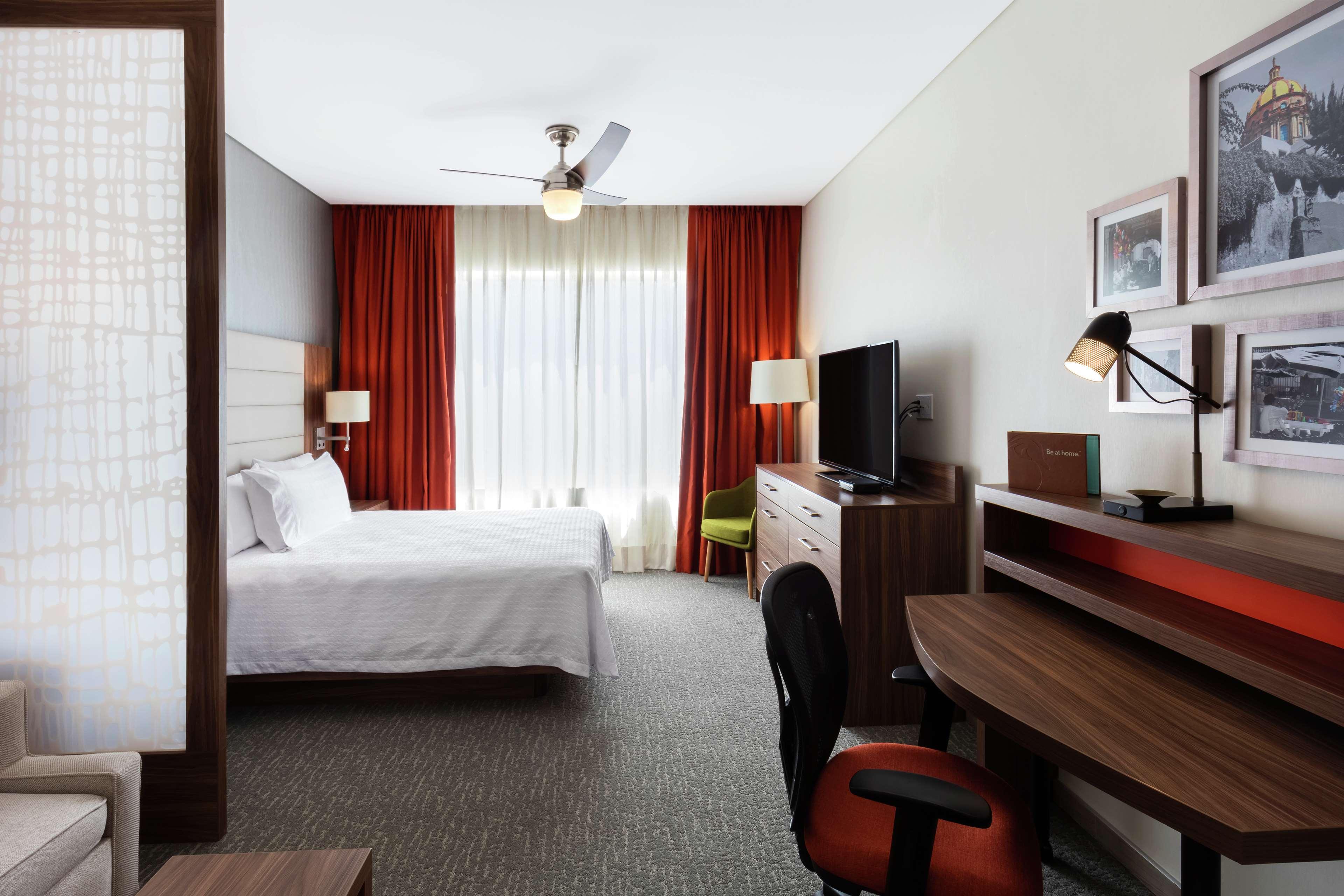 Fiesta Inn Suites Aeropuerto Del Bajio Silao Eksteriør bilde