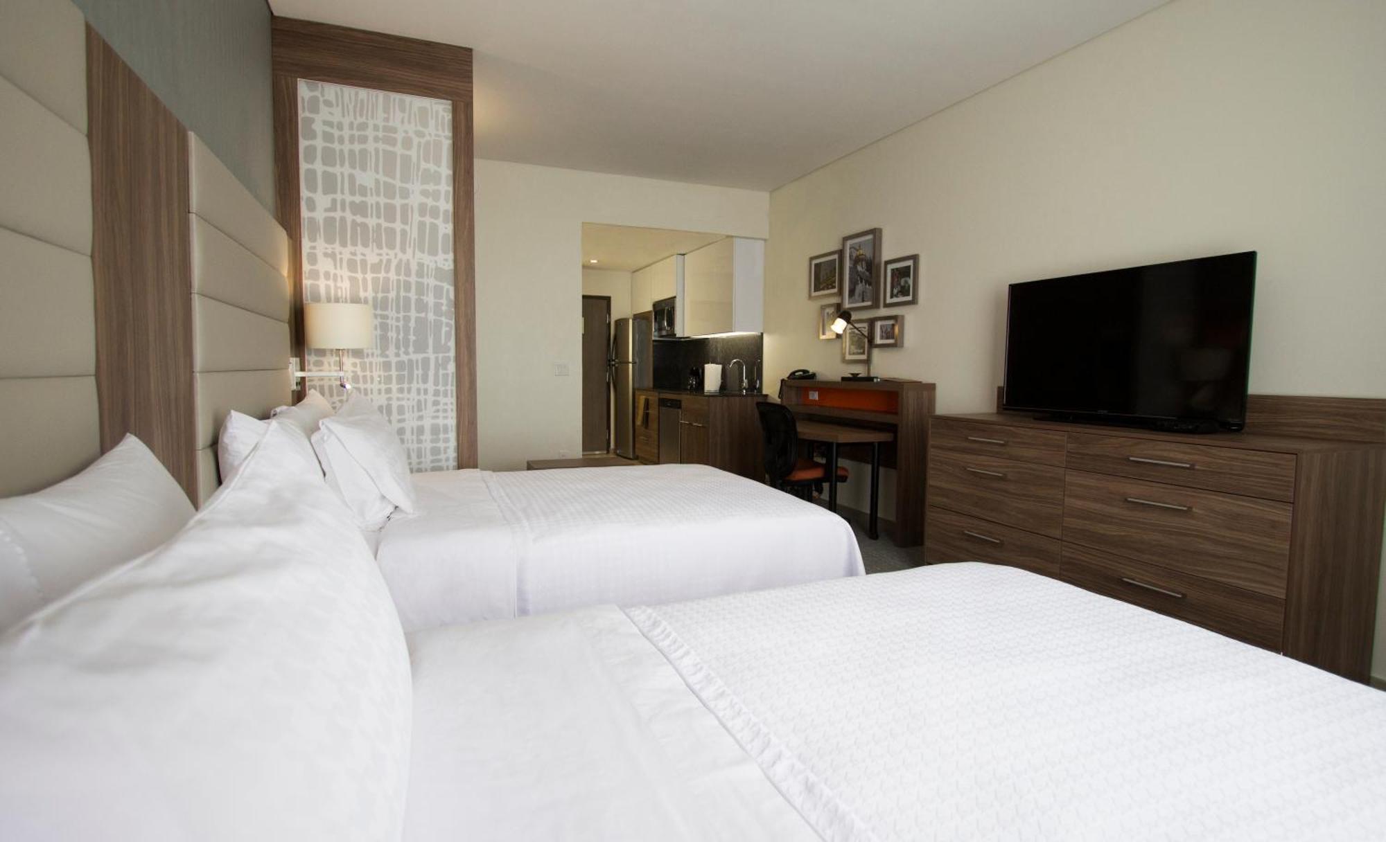 Fiesta Inn Suites Aeropuerto Del Bajio Silao Eksteriør bilde