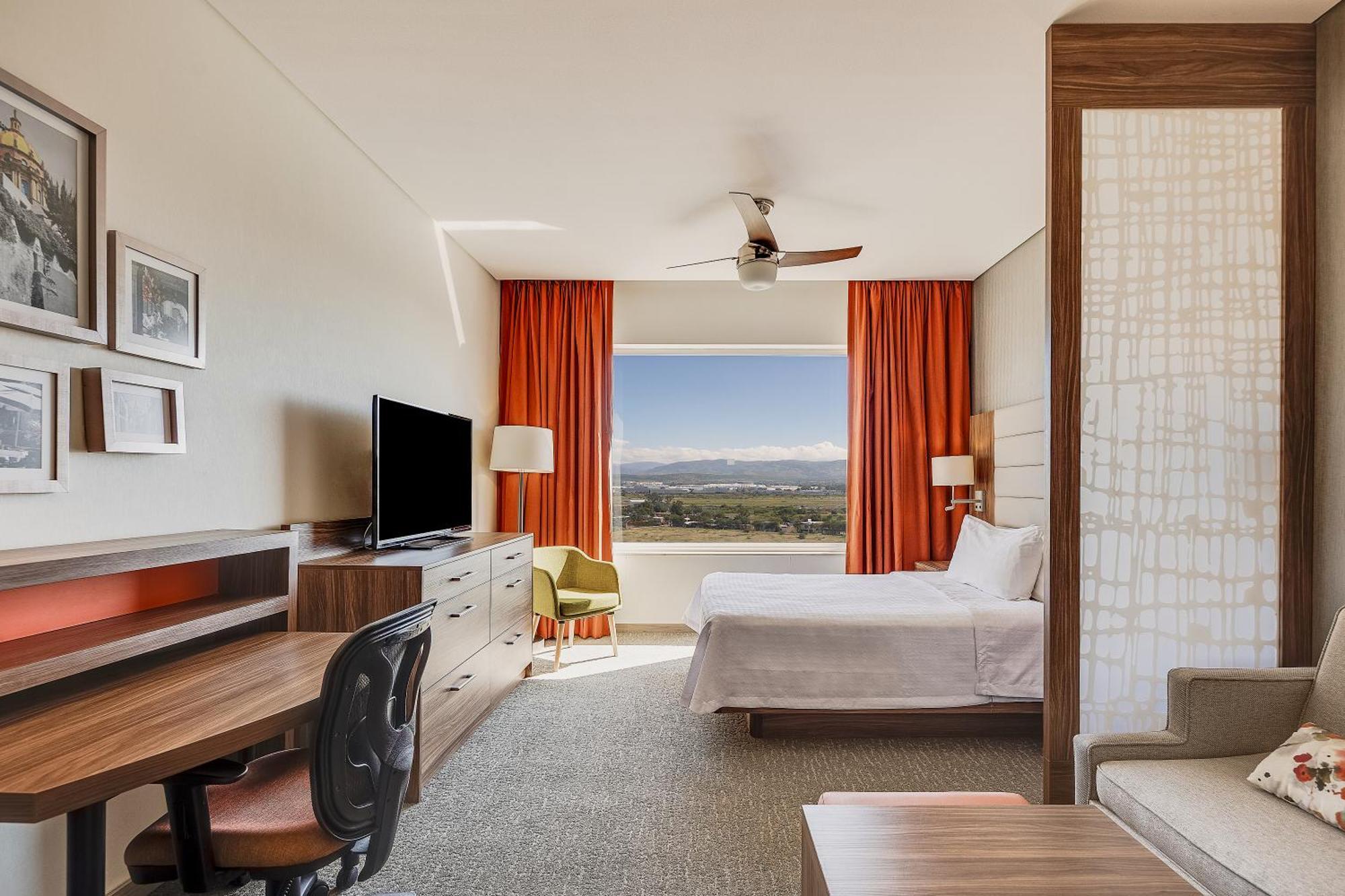 Fiesta Inn Suites Aeropuerto Del Bajio Silao Eksteriør bilde