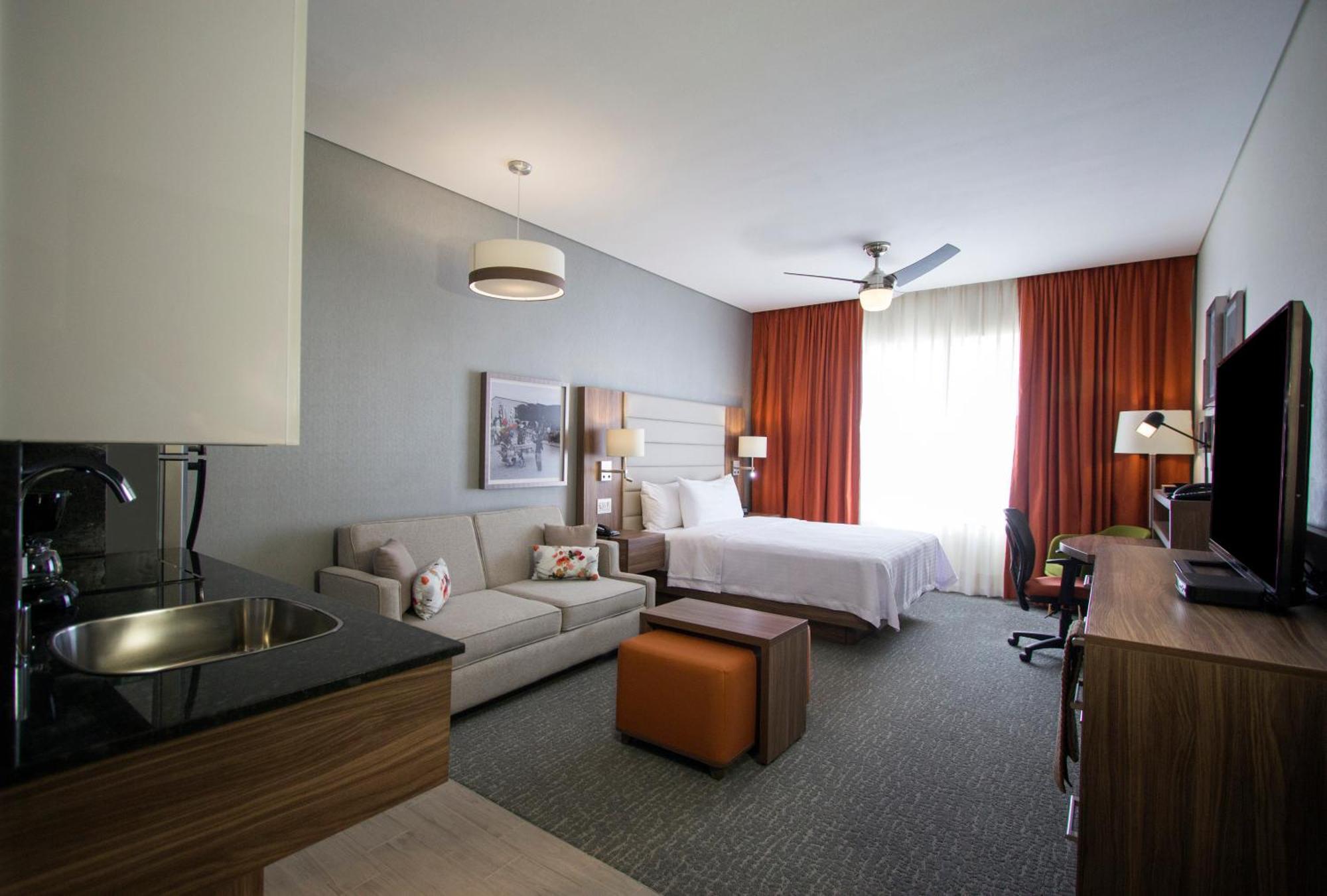 Fiesta Inn Suites Aeropuerto Del Bajio Silao Eksteriør bilde