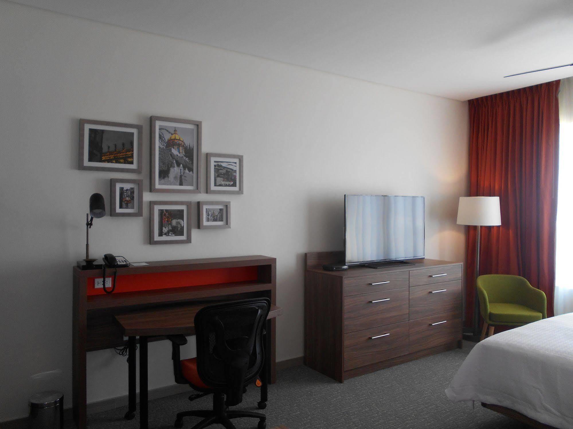 Fiesta Inn Suites Aeropuerto Del Bajio Silao Eksteriør bilde
